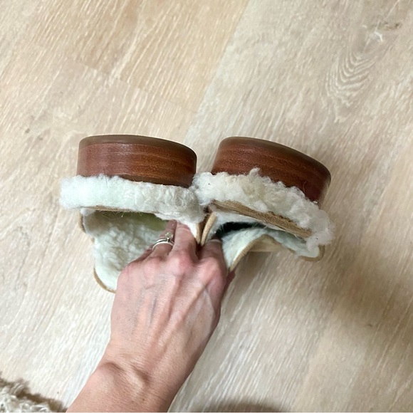 Jack Rogers Delaney suede beige tan faux fur lined Mules 9 - Picture 8 of 10